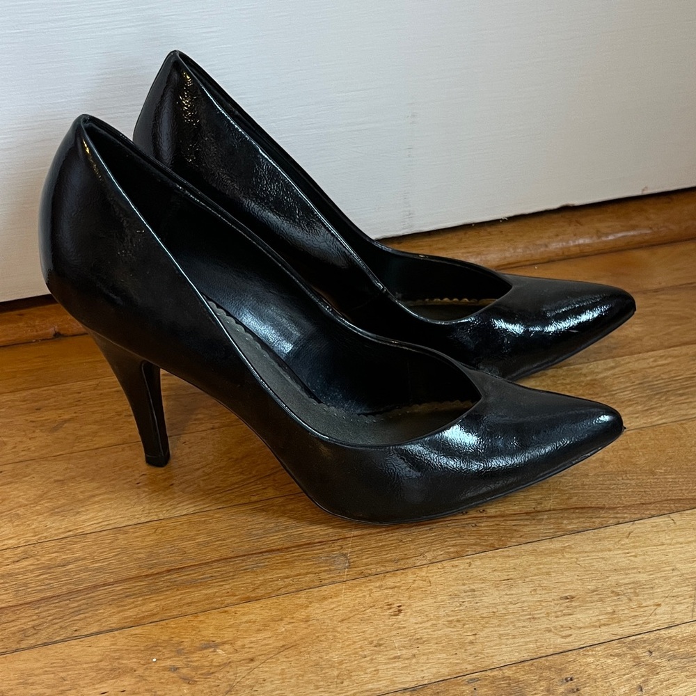 Fioni Size 8 Black Pointed 3.5 Inch Heels